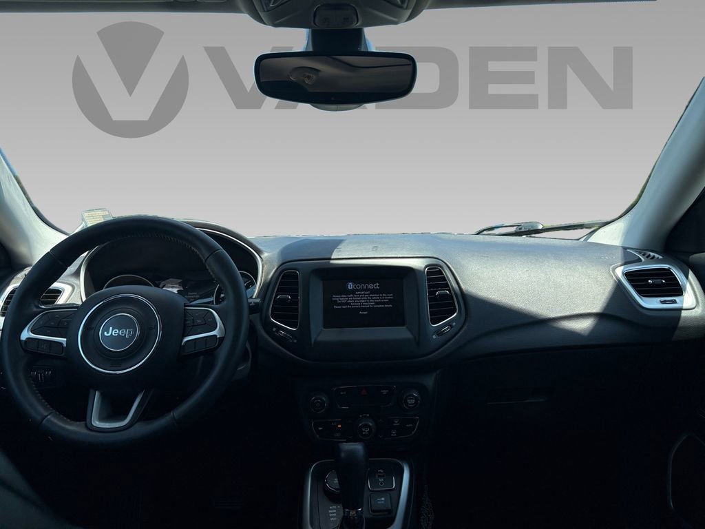 Used 2018 Jeep Compass Latitude w/ Popular Equipment Group AWD/4WD image 3