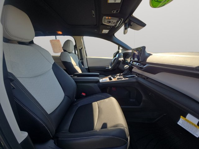 Certified 2026 Toyota Sienna Limited FWD image 15