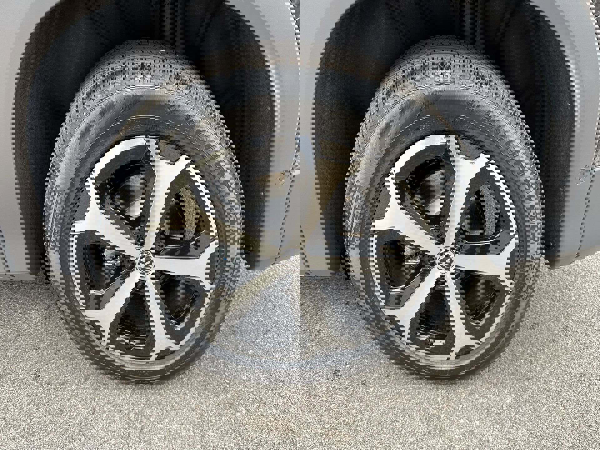 Used 2025 Volkswagen Tiguan SE image 30