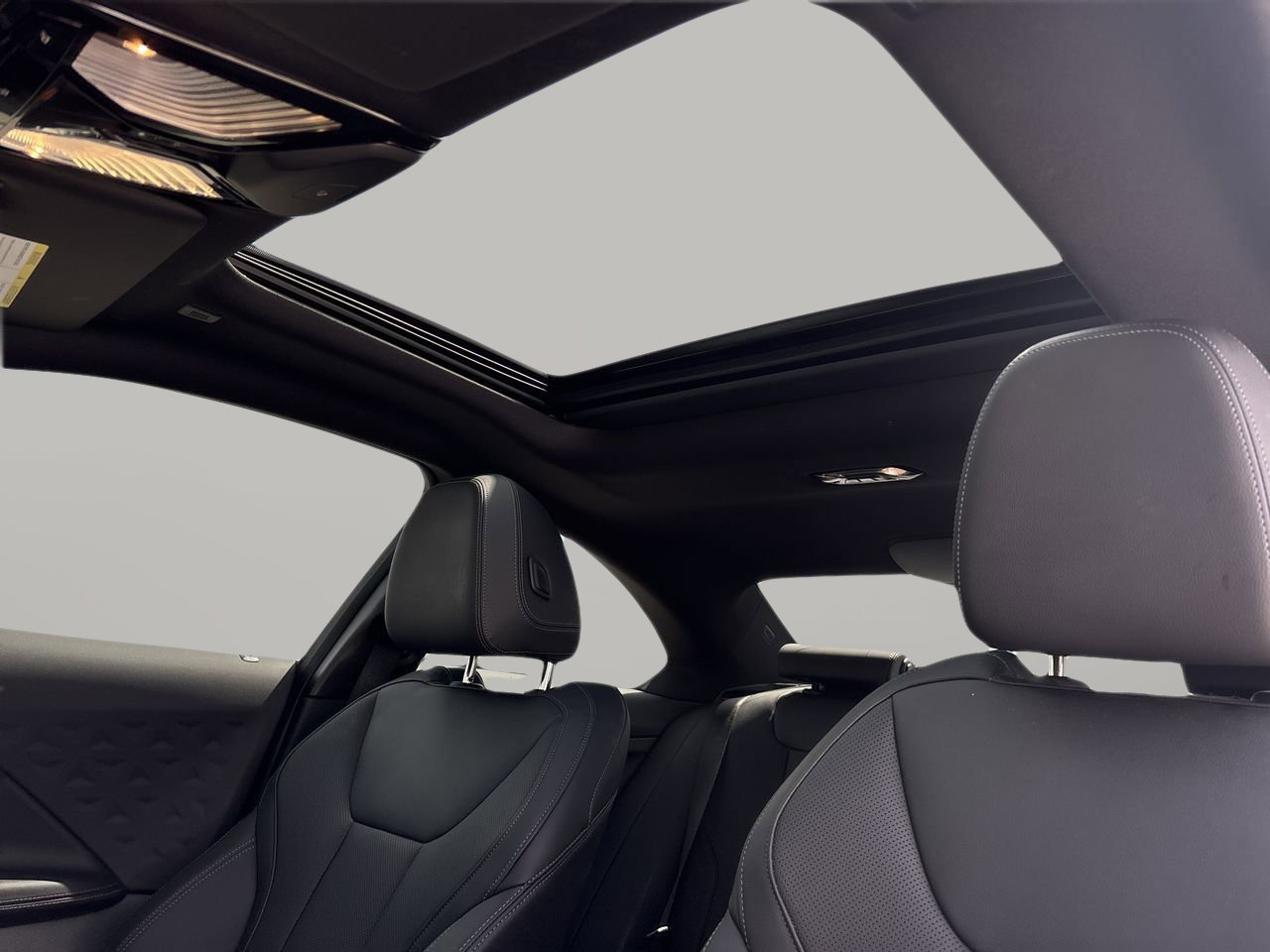 Used 2025 BMW 230i Coupe w/ M Sport Package RWD image 20