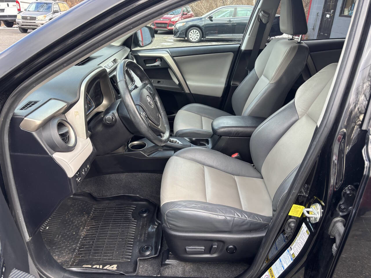 Used 2015 Toyota RAV4 Limited image 9