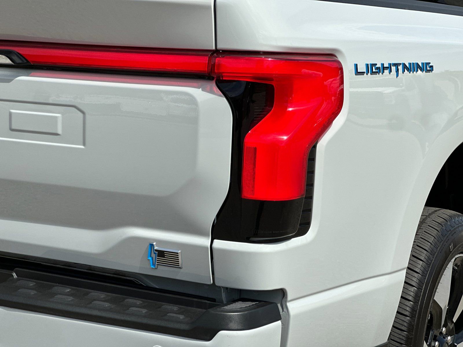 Used 2024 Ford F150 Lightning Platinum AWD/4WD image 36