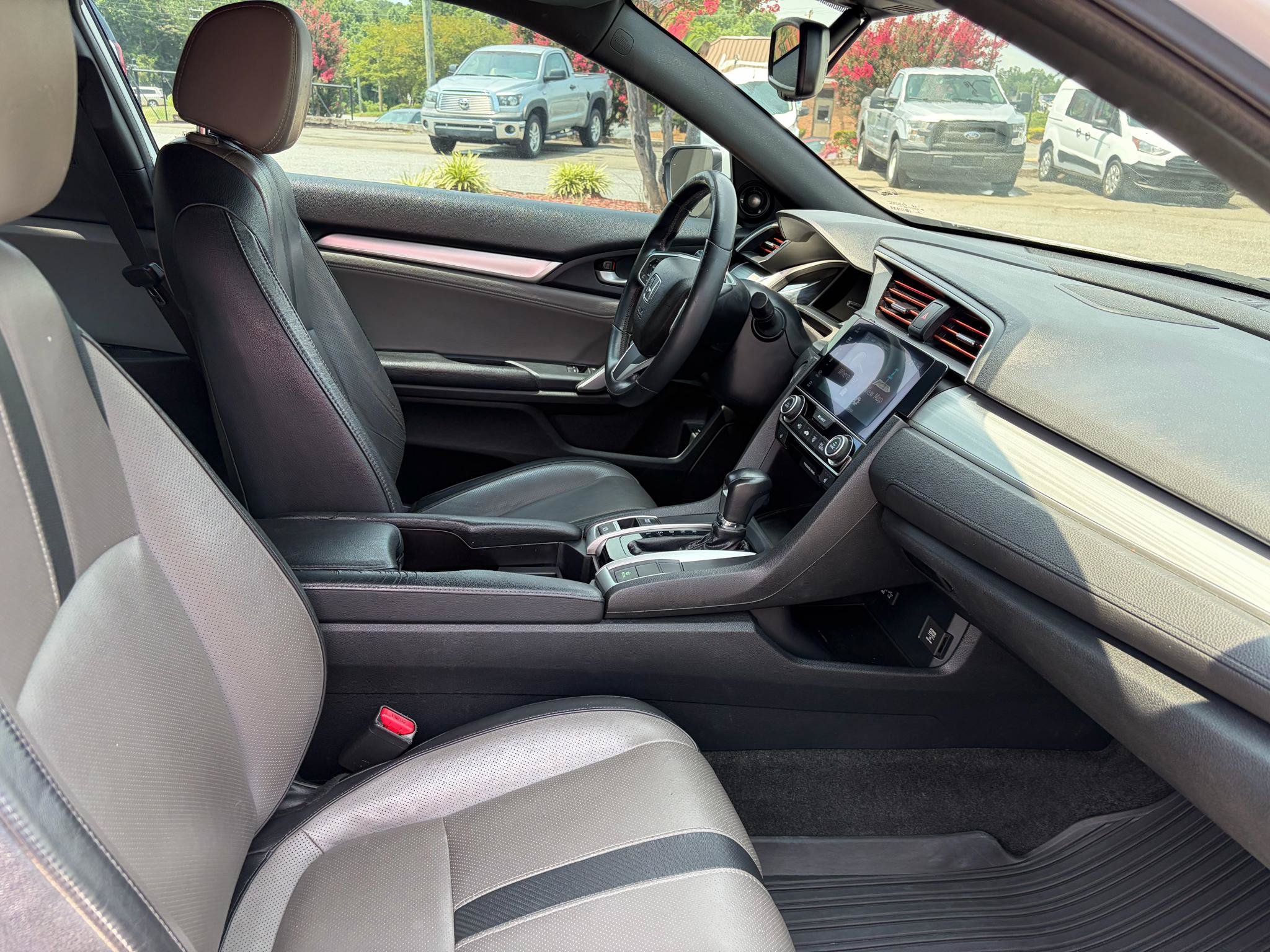 Used 2017 Honda Civic Touring image 36