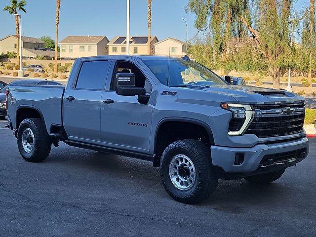 Used 2024 Chevrolet Silverado 2500 LTZ w/ LTZ Plus Package AWD/4WD video 3
