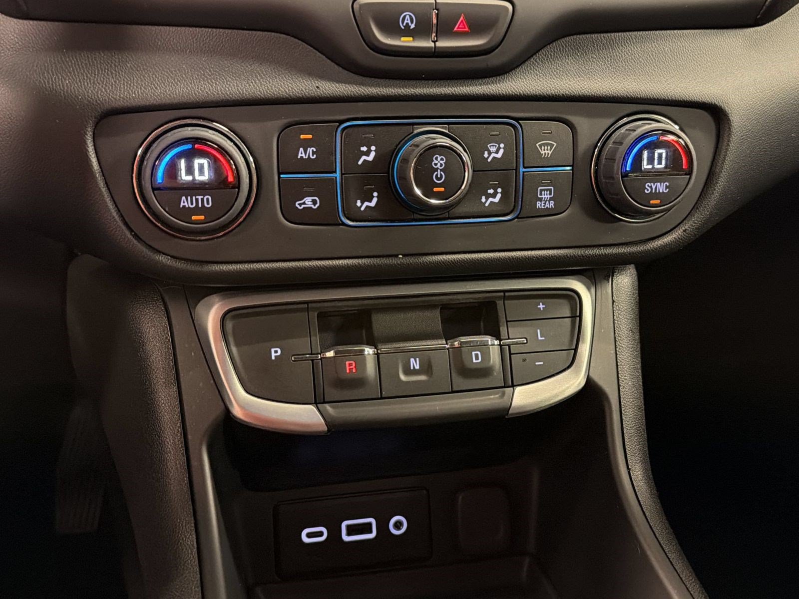 Used 2023 GMC Terrain SLE w/ Driver Convenience Package FWD image 17