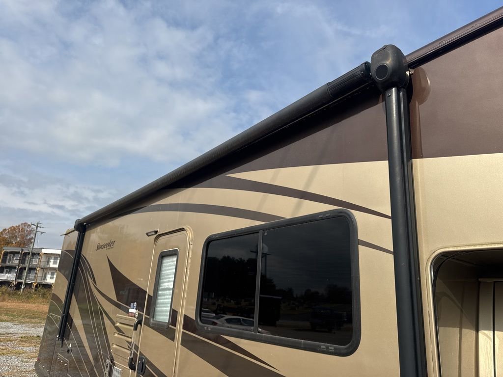 Used 2017 Ford E-450 and Econoline 450 Super Duty w/ Motorhome Prep Package image 15