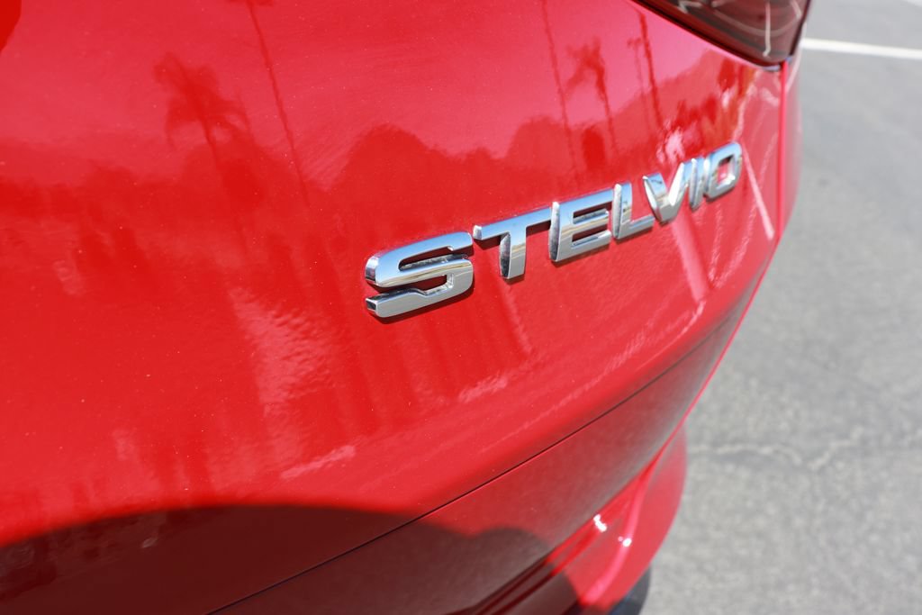 Used 2023 Alfa Romeo Stelvio Ti AWD/4WD image 7