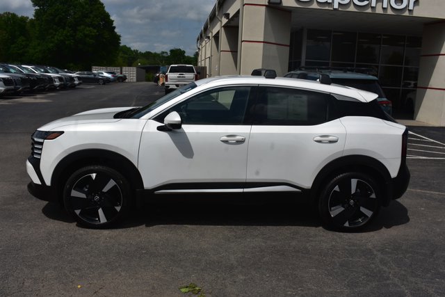 Used 2025 Nissan Kicks SR FWD image 10