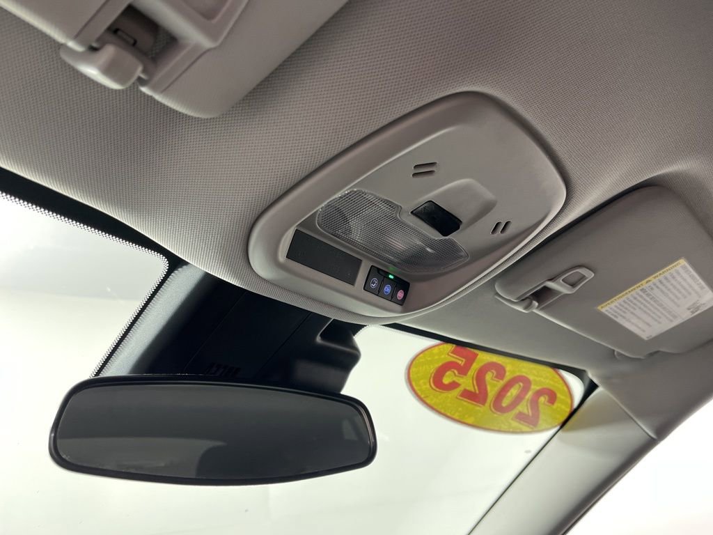 Certified 2025 Chevrolet Trax LT image 28