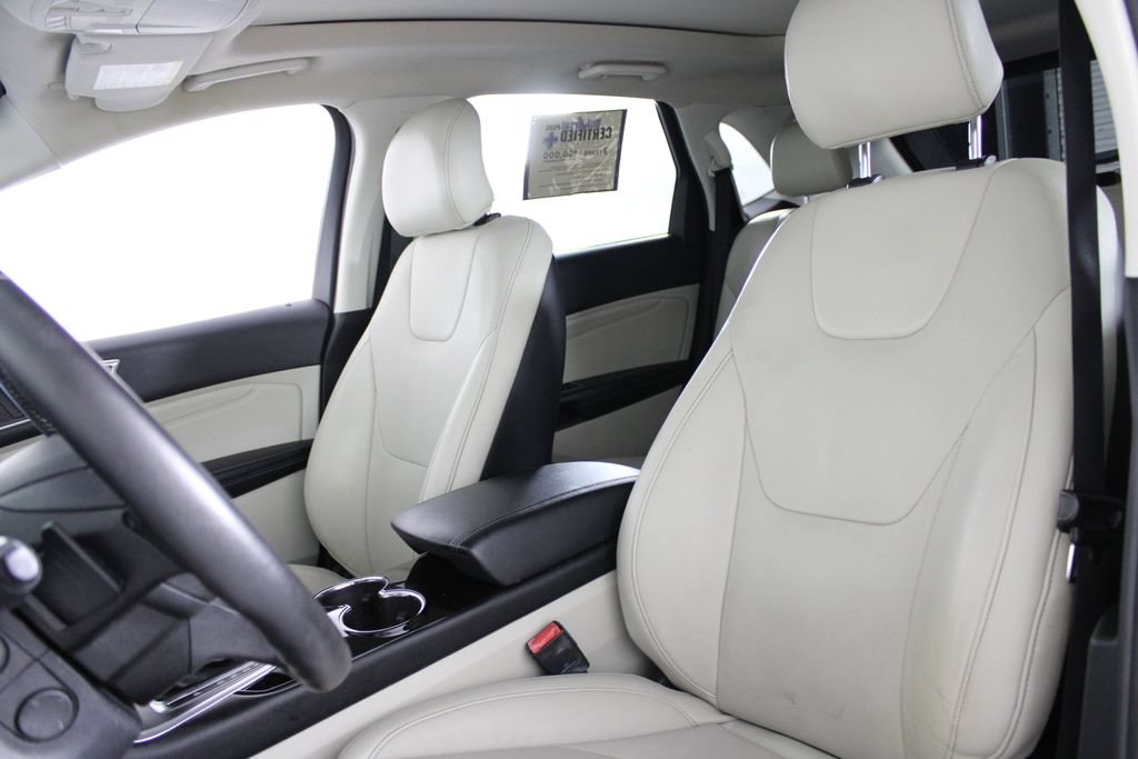 Used 2018 Ford Edge Titanium w/ Equipment Group 301A AWD/4WD image 19