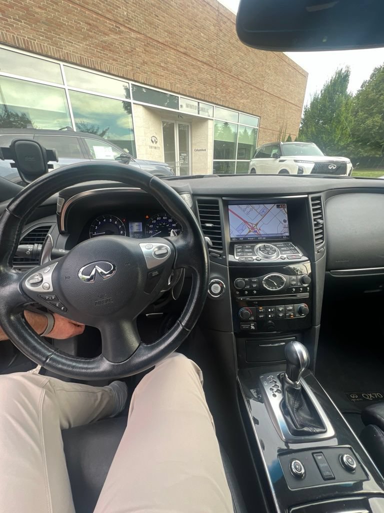 Used 2017 INFINITI QX70 AWD w/ Premium Package image 16