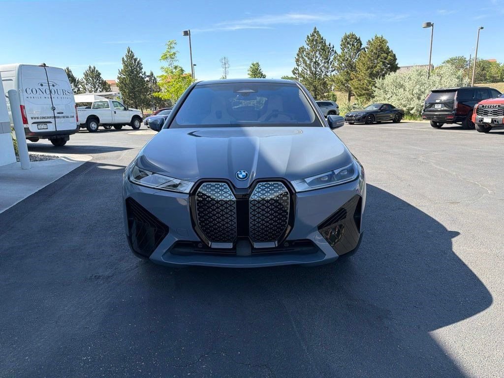Used 2023 BMW iX xDrive50 w/ Sport Package AWD/4WD image 8