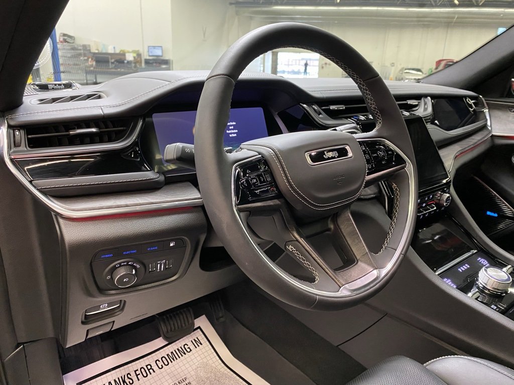 Used 2023 Jeep Grand Cherokee Overland w/ Luxury Tech Group IV image 31