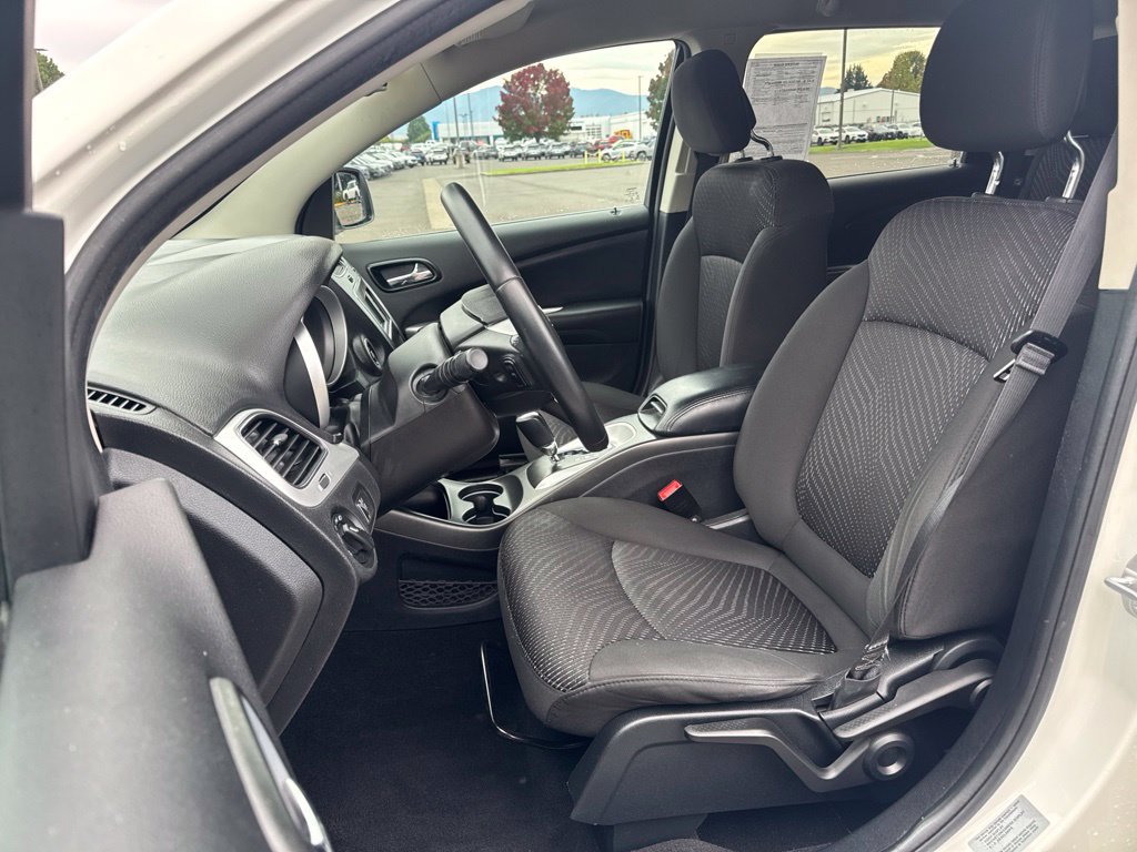 Used 2016 Dodge Journey SE w/ Flexible Seating Group FWD image 10