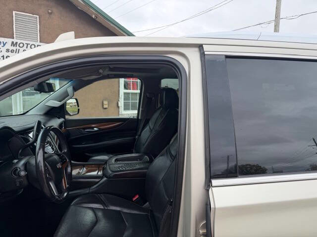 Used 2017 Cadillac Escalade Luxury image 5