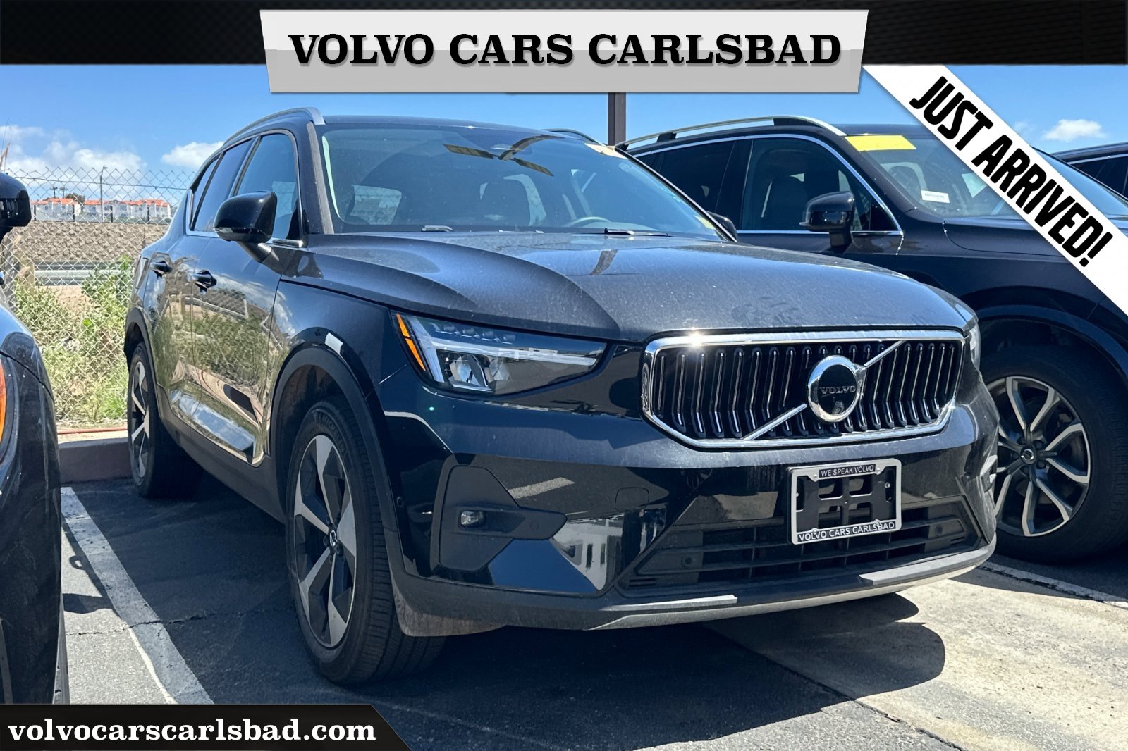 Used 2025 Volvo XC40 B5 Plus image 1