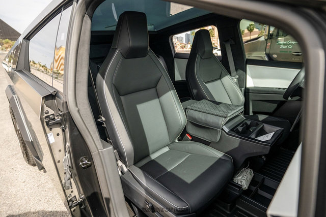 Used 2024 Tesla Cybertruck Cyberbeast AWD/4WD image 18