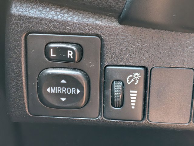 Used 2017 Toyota Corolla SE FWD image 17