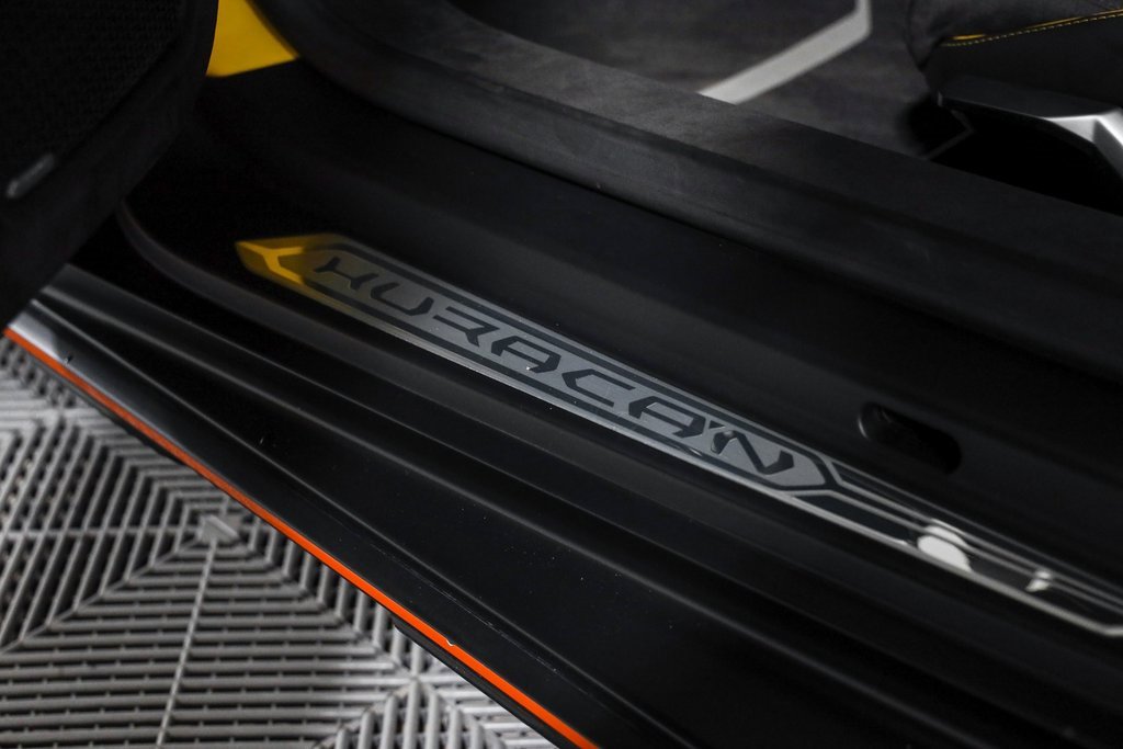 Used 2023 Lamborghini Huracan Sterrato image 32
