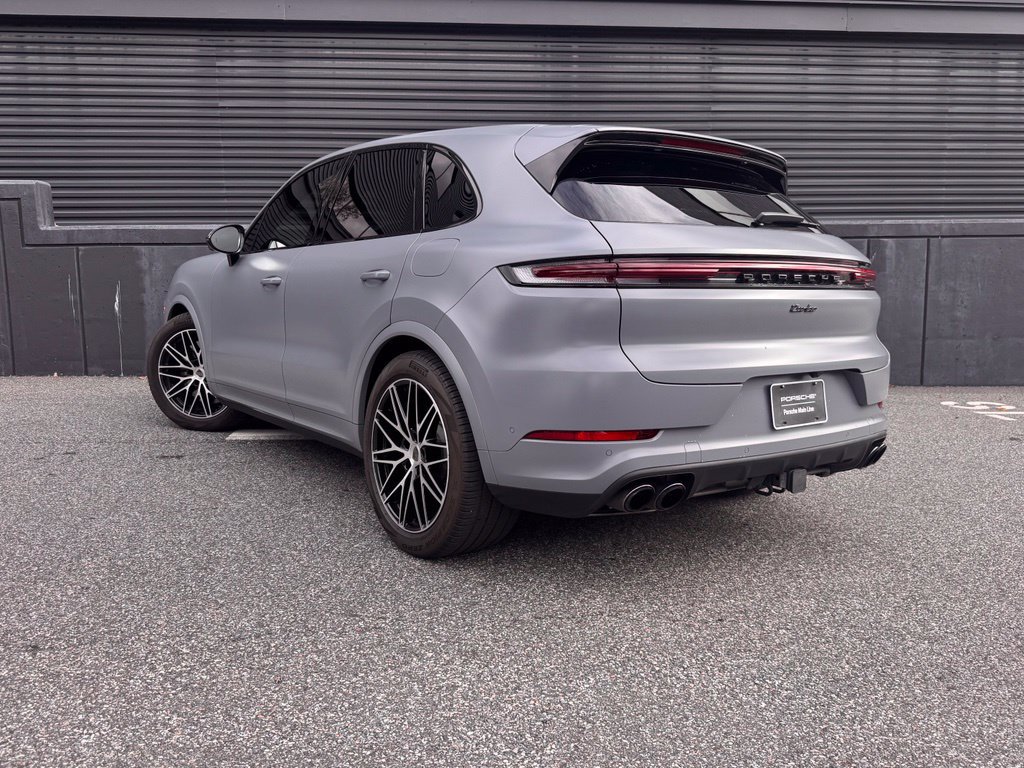 Certified 2025 Porsche Cayenne Turbo AWD/4WD image 8