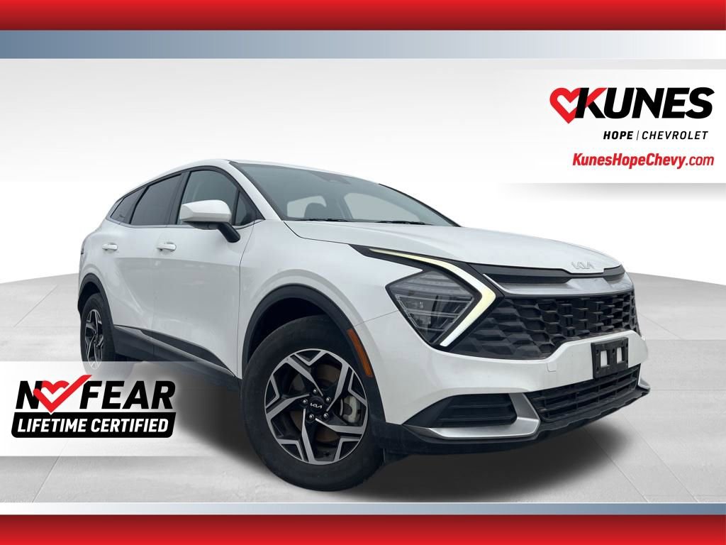 Used 2025 Kia Sportage LX image 1