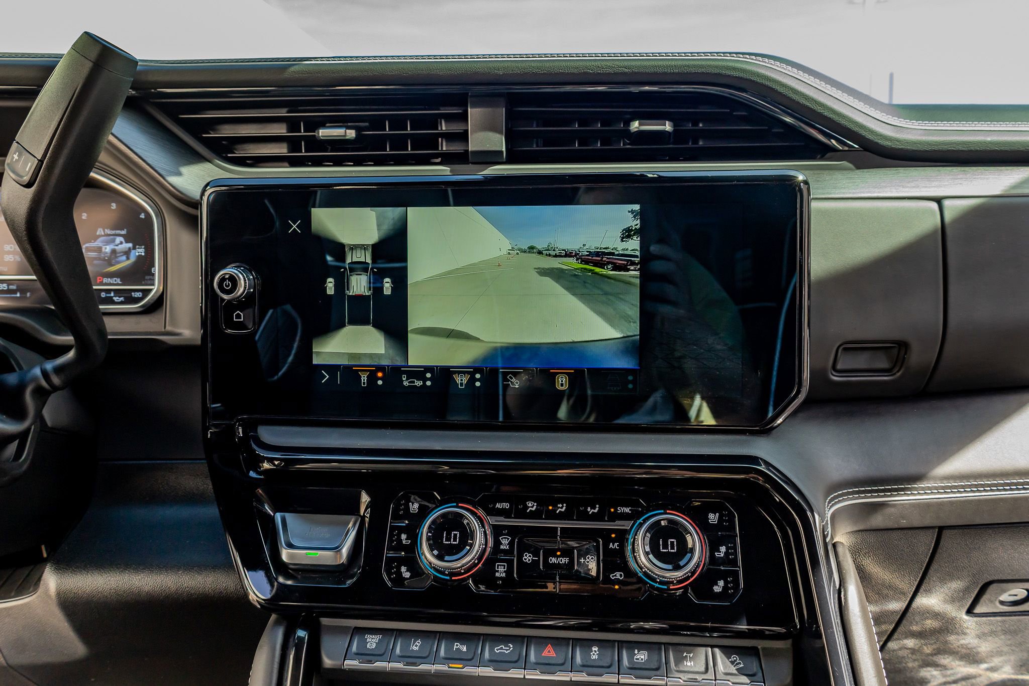 Used 2025 GMC Sierra 2500 AT4X image 25