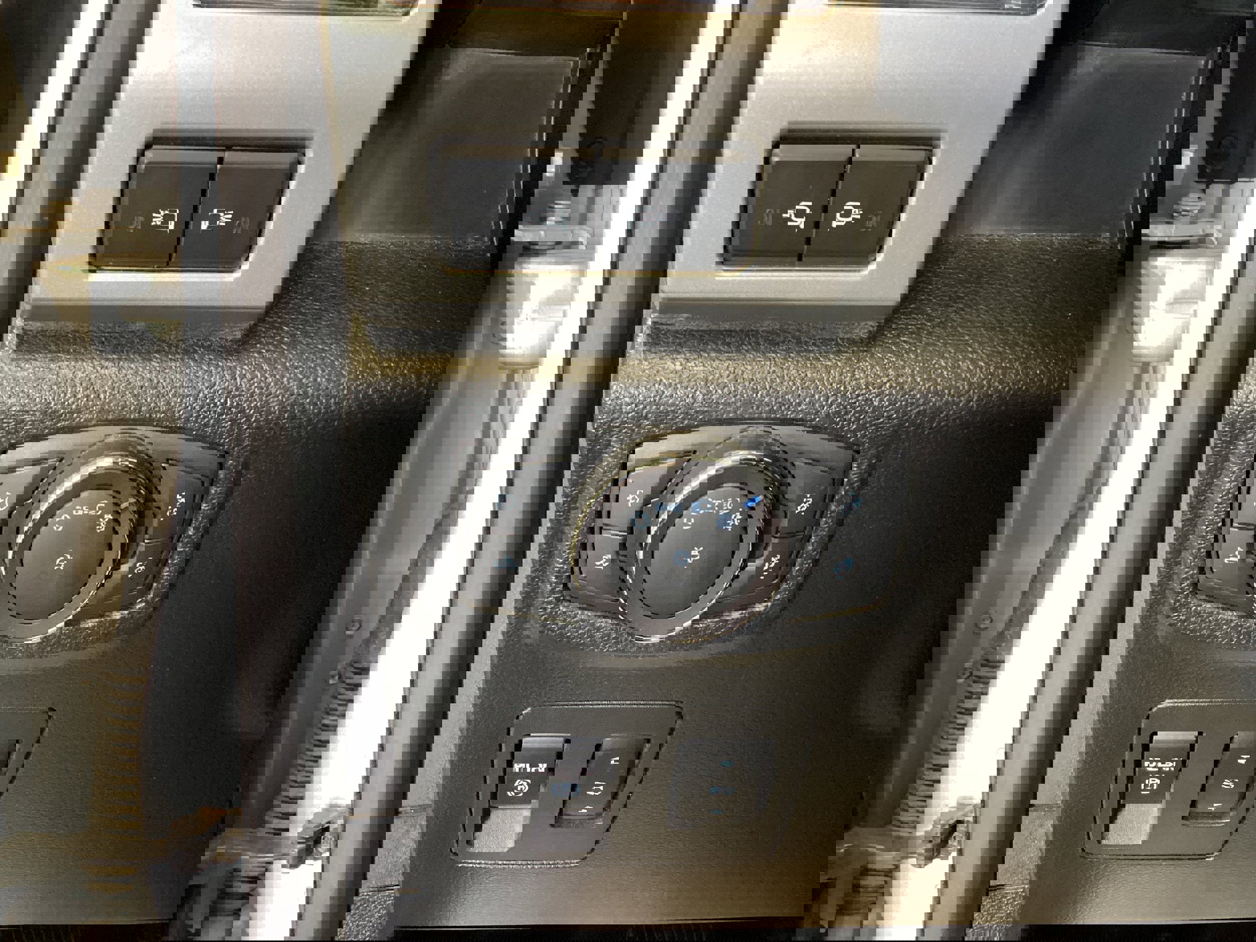 Used 2019 Ford F150 Lariat w/ Equipment Group 501A Mid image 22