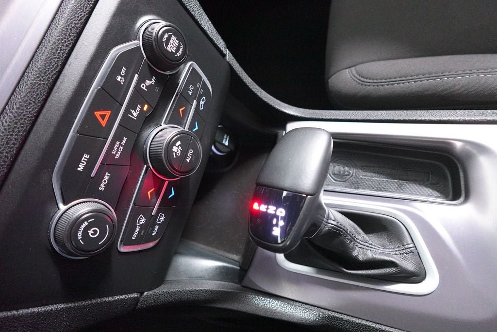 Used 2023 Dodge Charger R/T w/ Technology Group RWD image 16