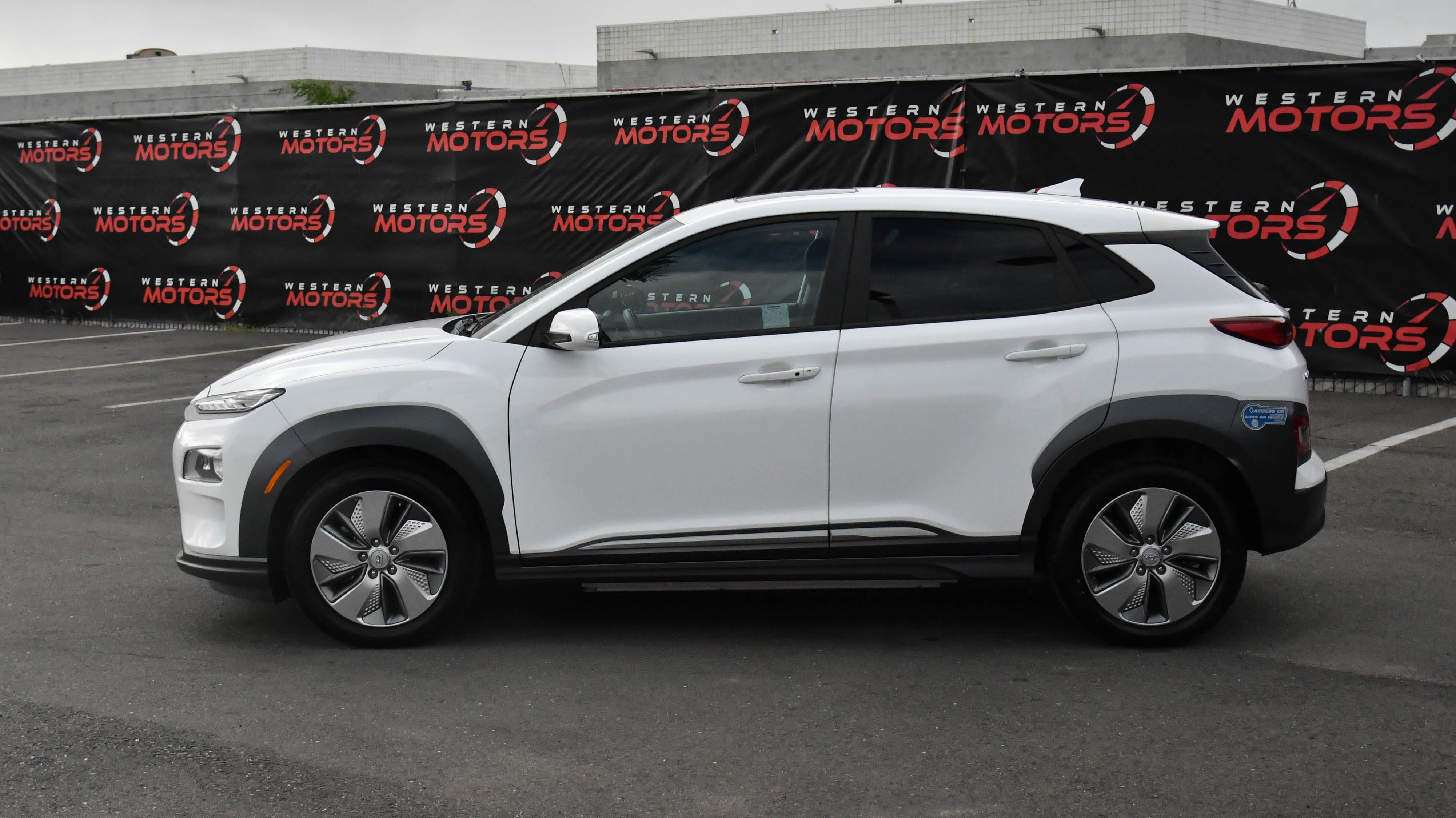 Used 2021 Hyundai Kona Limited FWD image 4