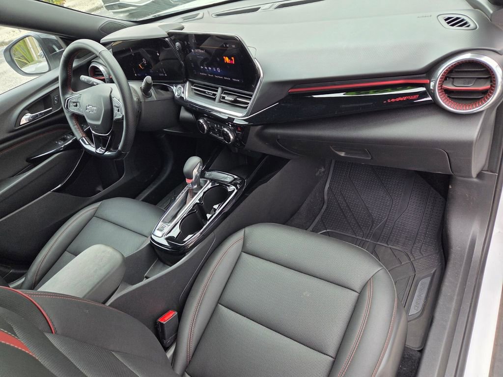 Certified 2025 Chevrolet Trax RS w/ Driver Confidence Package image 18