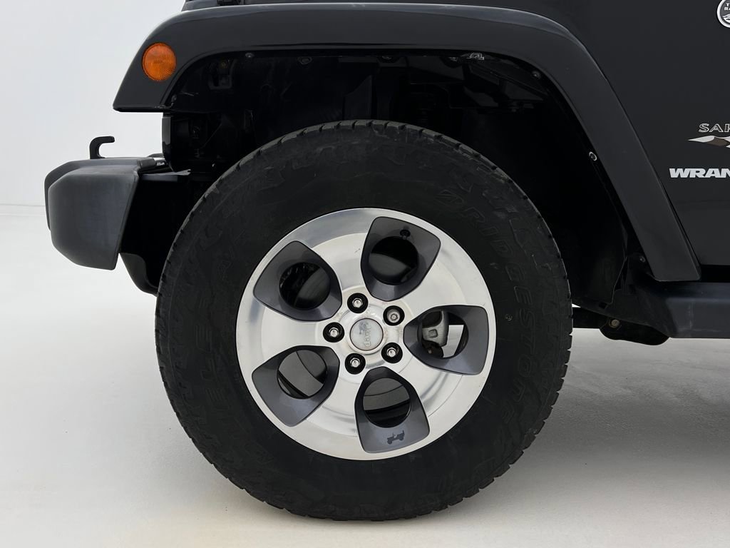 Used 2017 Jeep Wrangler Sahara w/ Connectivity Group image 29