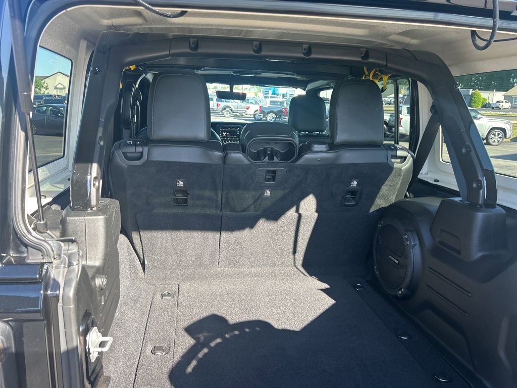 Used 2018 Jeep Wrangler Unlimited Sahara AWD/4WD image 35