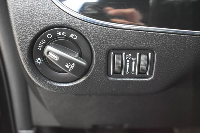 Used 2017 Dodge Grand Caravan SXT w/ Driver Convenience Group image 16