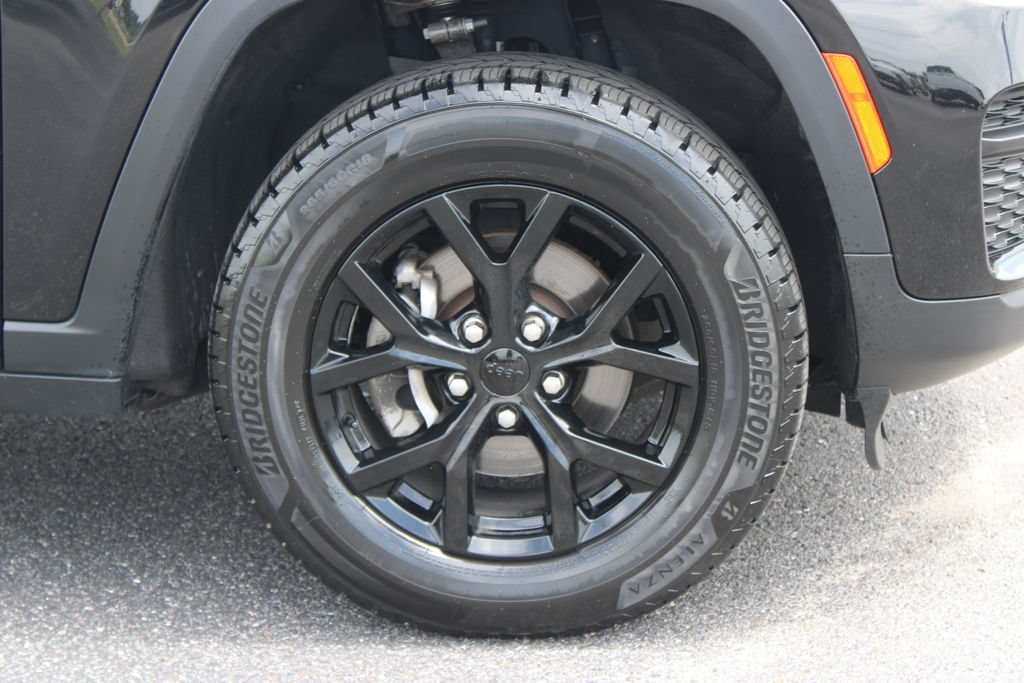 Used 2024 Jeep Grand Cherokee Altitude AWD/4WD image 12