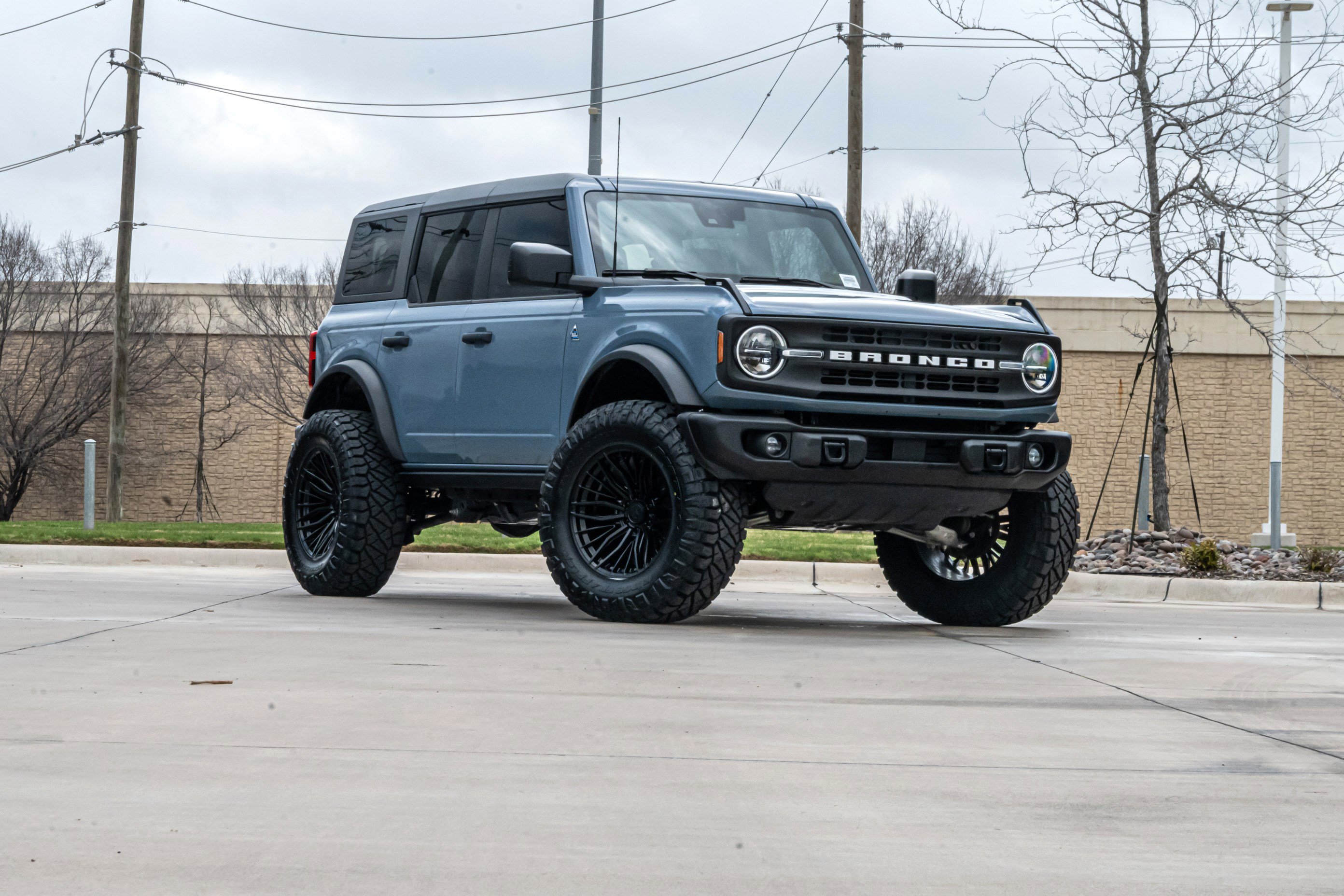 Used 2024 Ford Bronco Black Diamond image 2