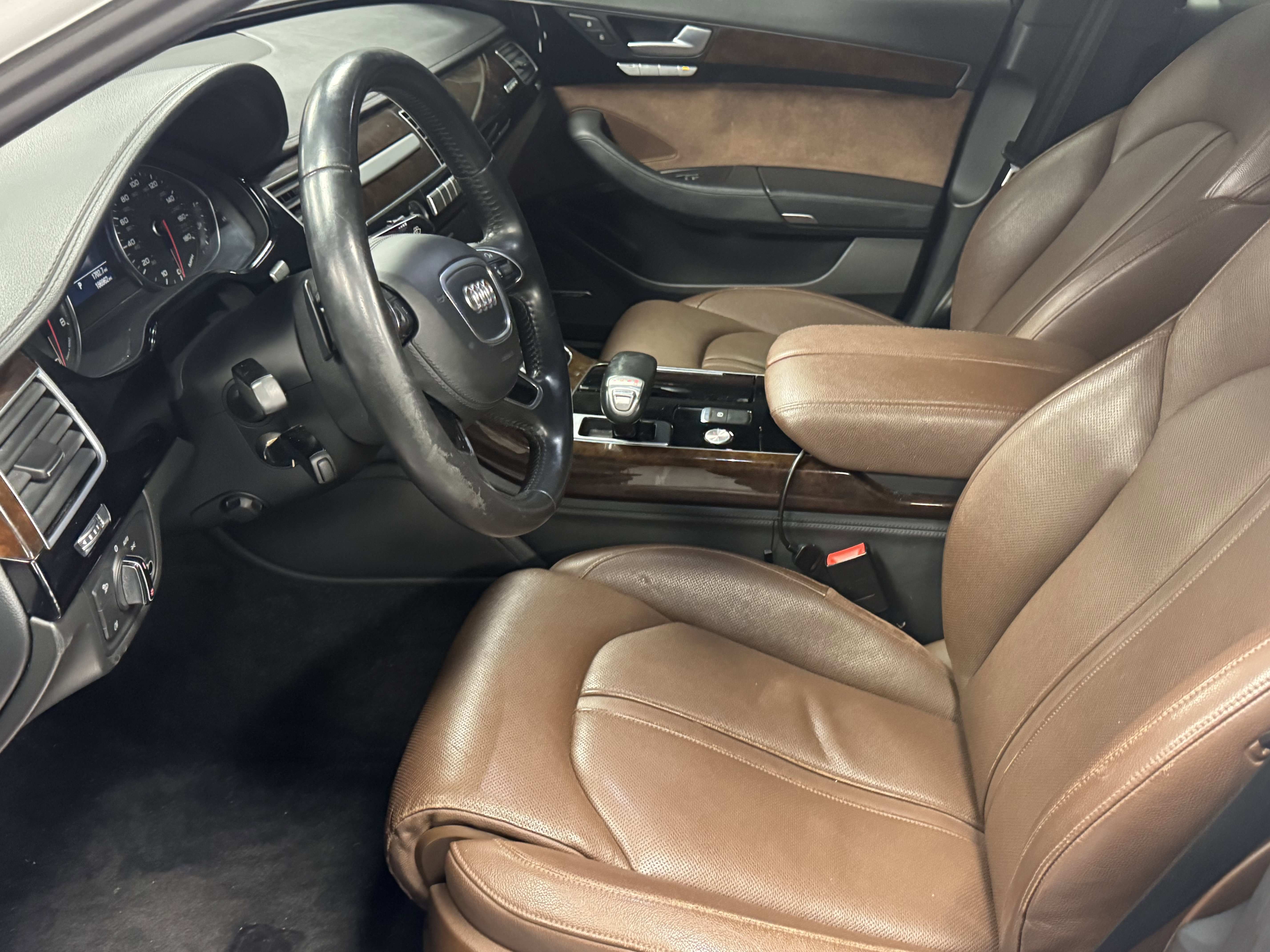 Used 2014 Audi A8 L 4.0T image 9