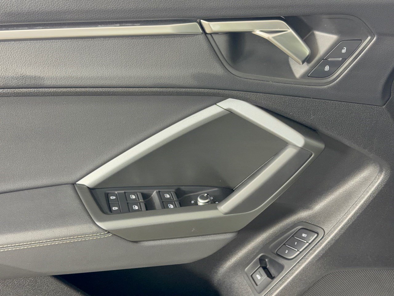 Certified 2025 Audi Q3 2.0T Premium w/ Convenience Package AWD/4WD image 15