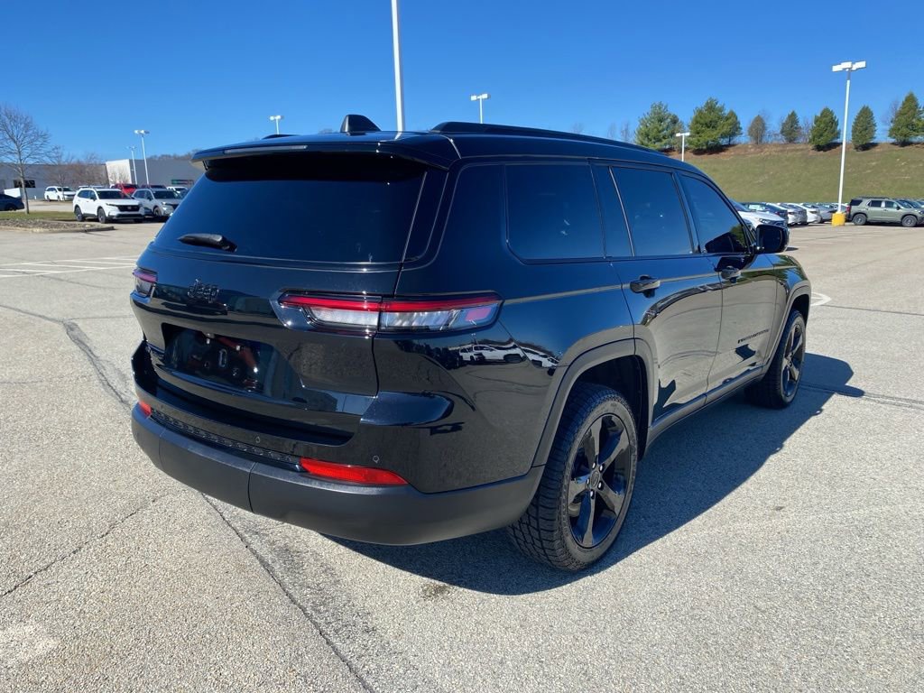 Used 2023 Jeep Grand Cherokee L Laredo image 3