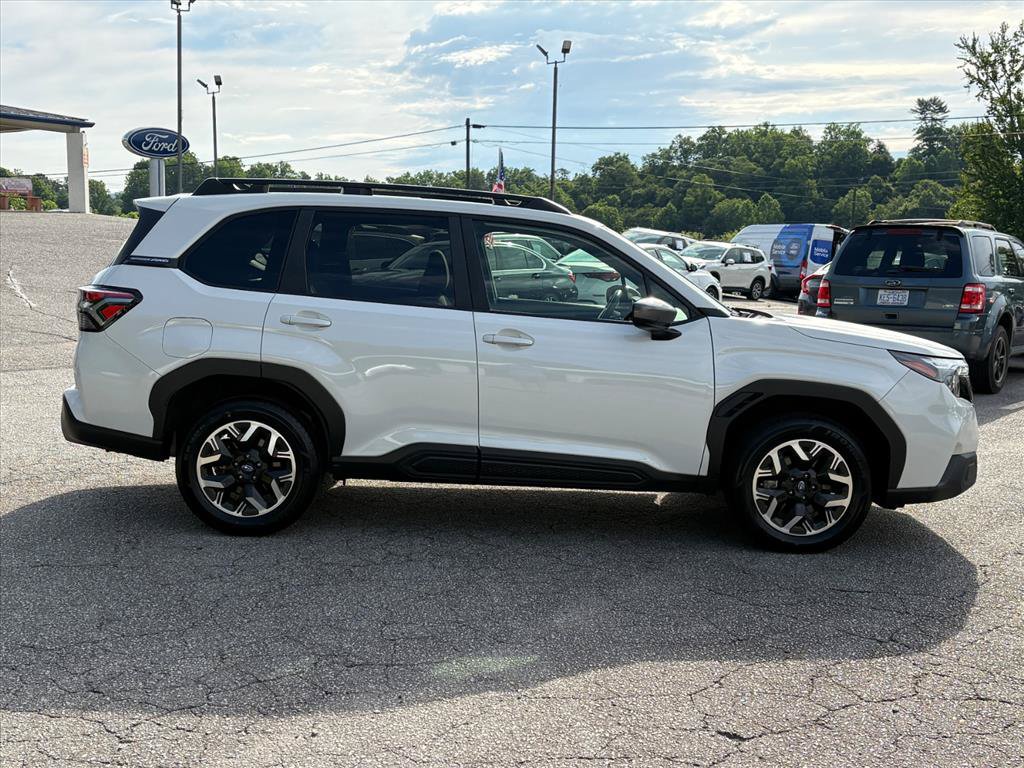 Used 2025 Subaru Forester Premium AWD/4WD image 3