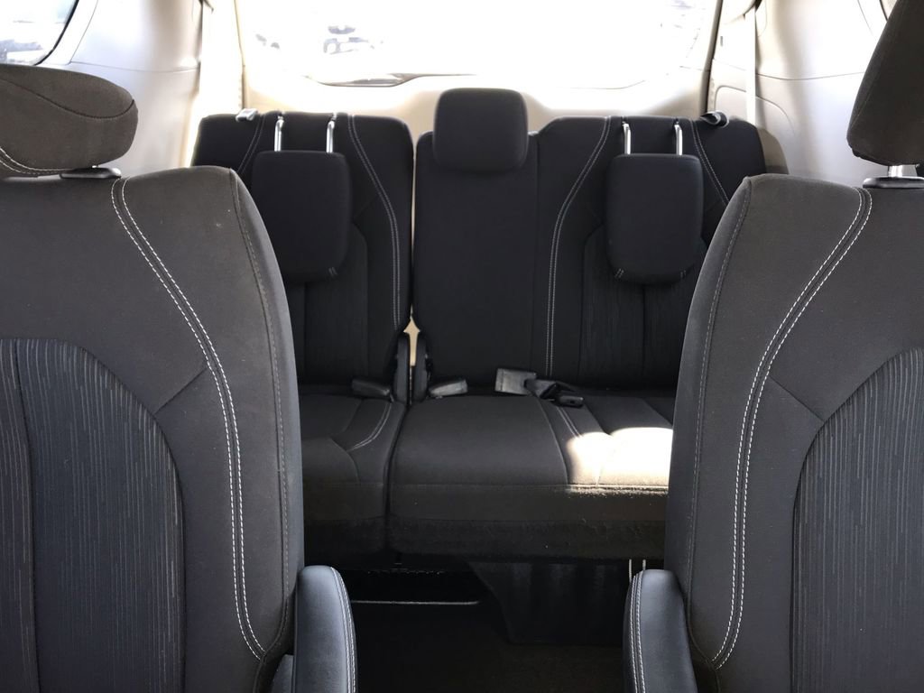 Used 2024 Chrysler Voyager LX image 22