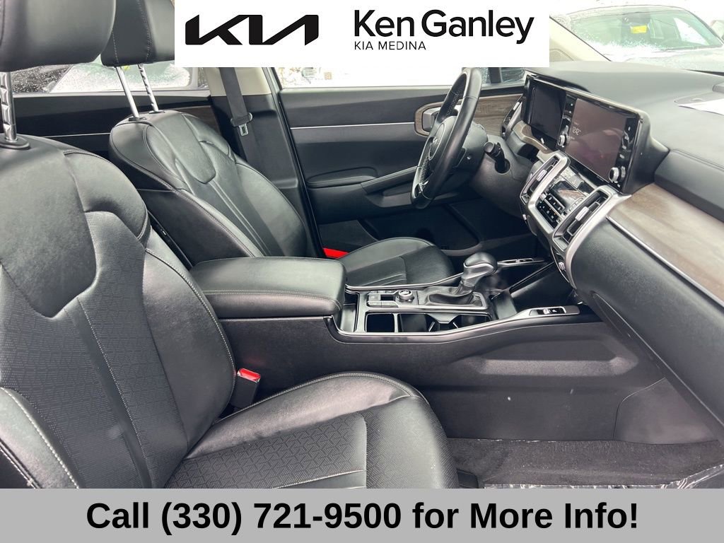 Certified 2022 Kia Sorento EX w/ Panoramic Sunroof Package image 61
