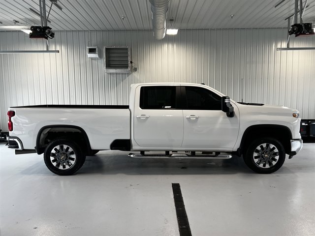 Used 2024 Chevrolet Silverado 3500 LT image 2