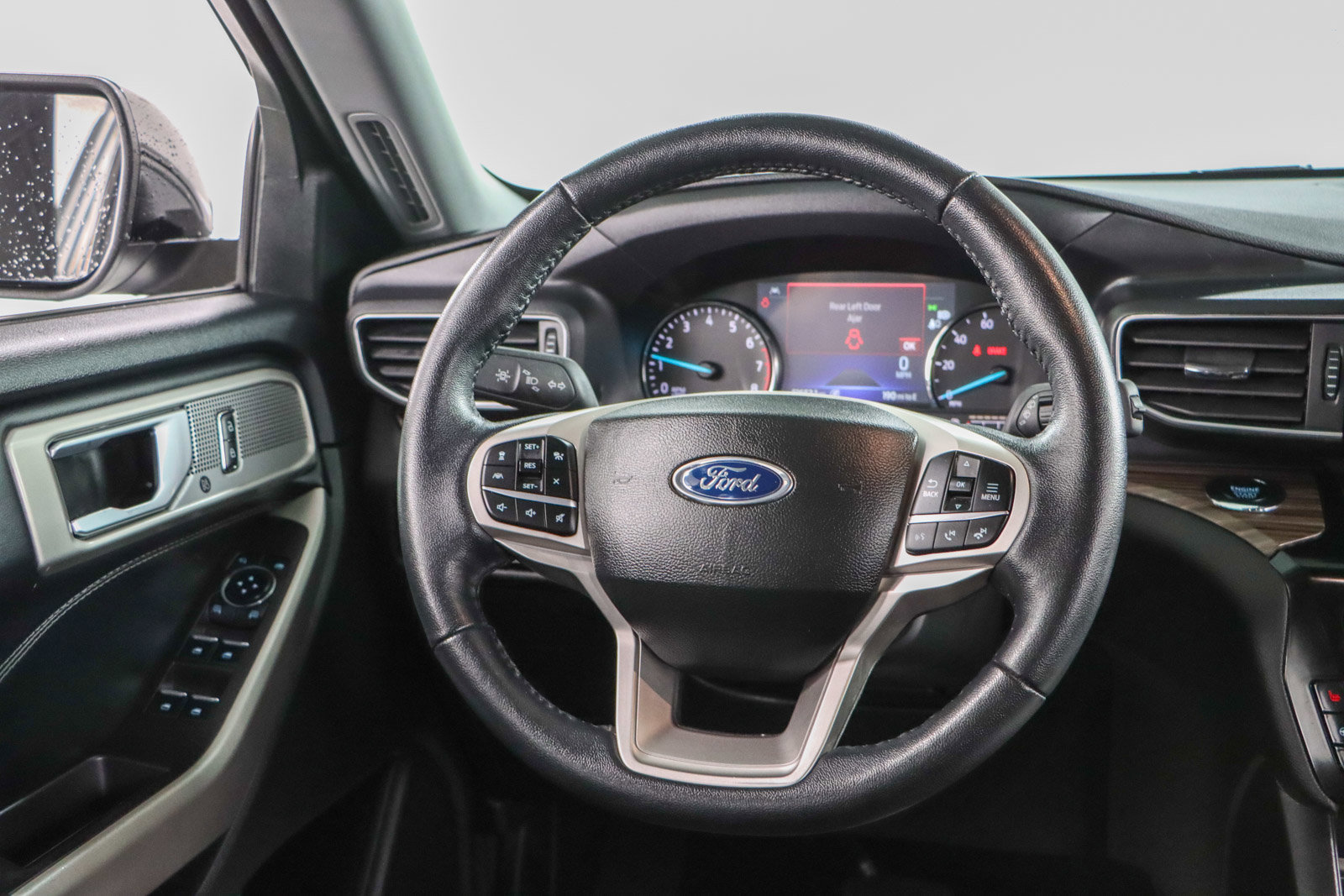 Used 2023 Ford Explorer Limited image 12