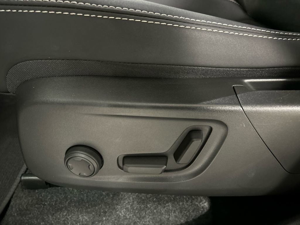 Certified 2023 Volvo C40 P8 Recharge Ultimate image 11