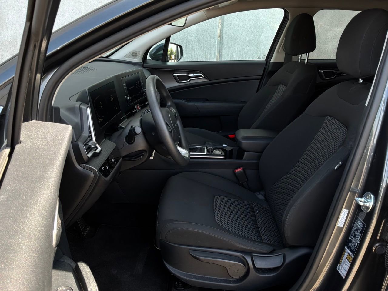 Used 2025 Kia Sportage LX AWD/4WD image 10