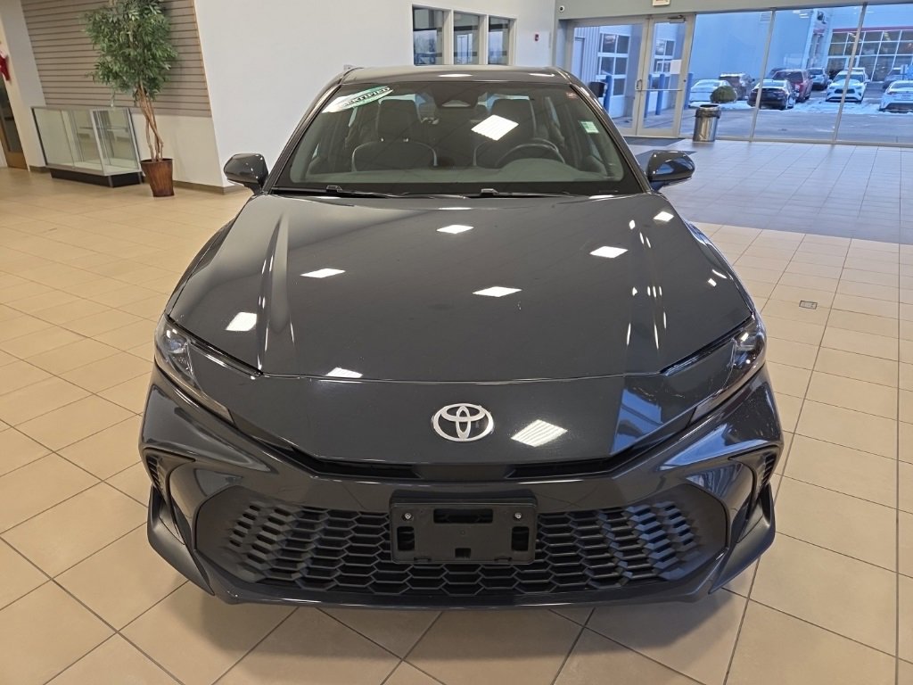 Used 2025 Toyota Camry SE image 4