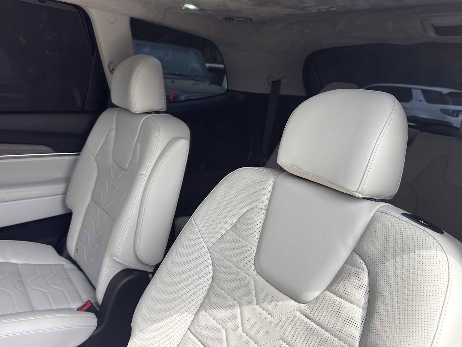 Certified 2022 Kia Telluride SX w/ SX Prestige Package image 27