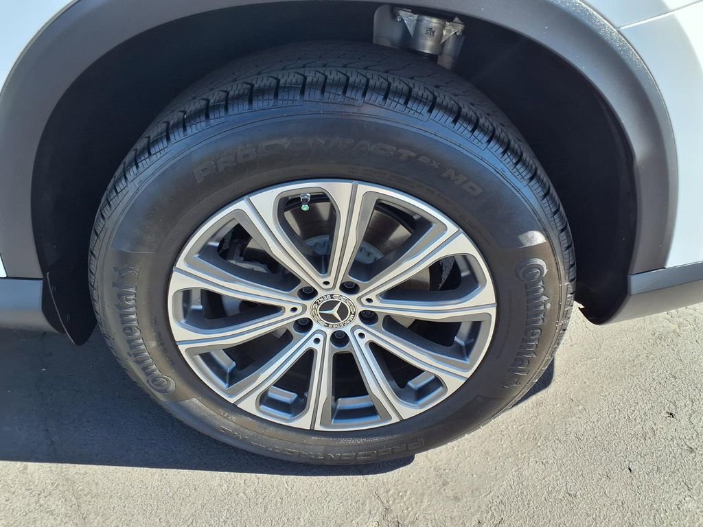 Used 2024 Mercedes-Benz GLC 300 4MATIC image 16