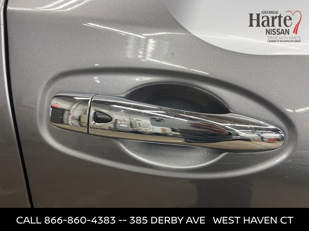 Used 2016 Nissan Rogue SV image 12