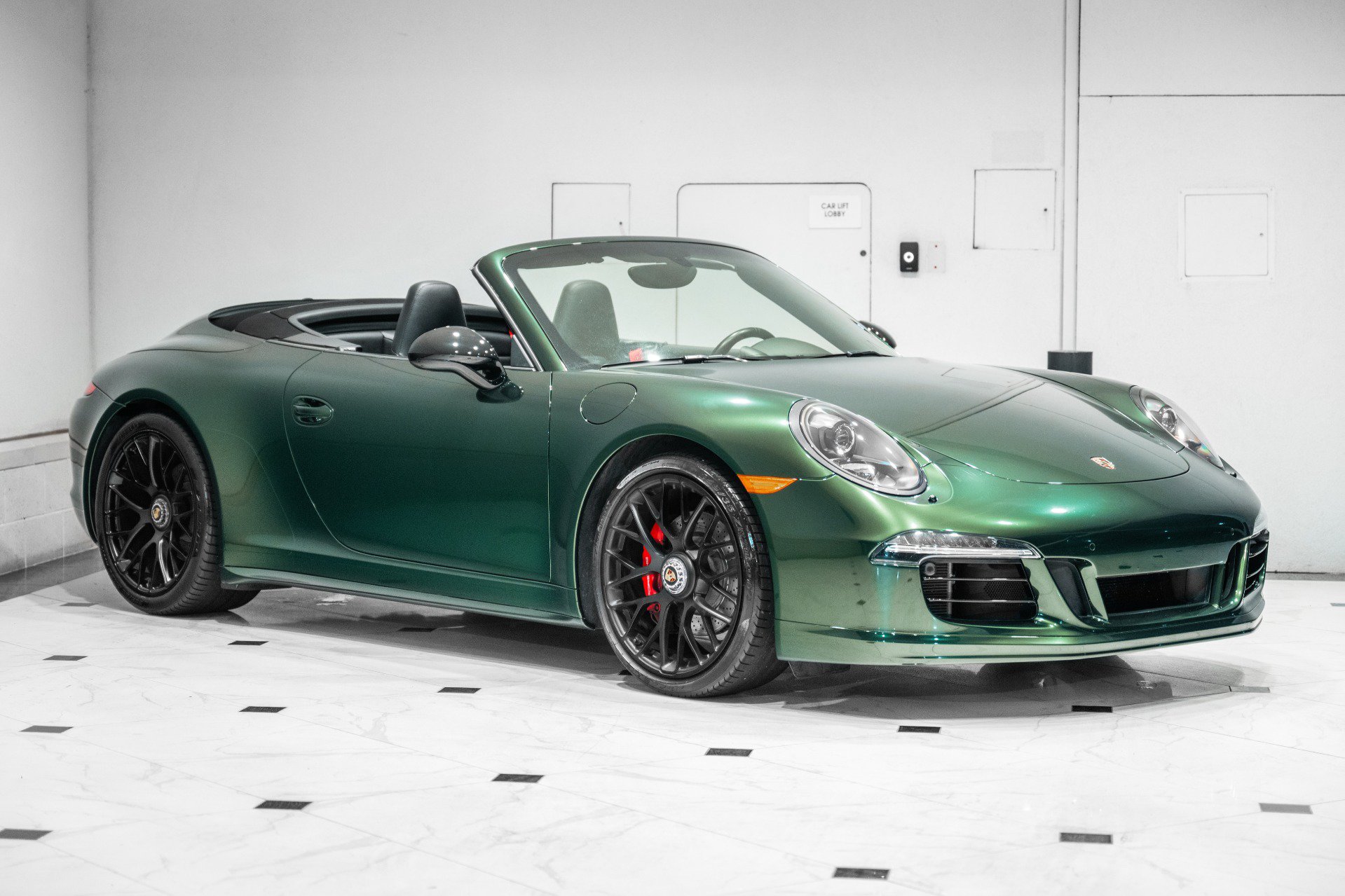 Used 2016 Porsche 911 Carrera GTS RWD image 3